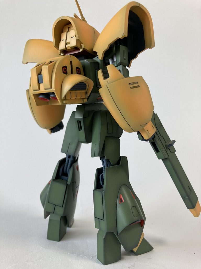 肩アーマー裏も結構目立つので、丁寧に塗り分けました