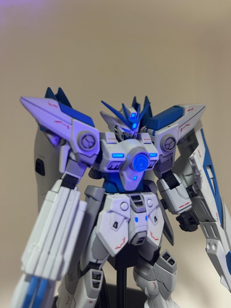 今回はスノーホワイト風に塗装しよーと考えていましたが、息子が赤をメインに塗装していたので、予定変更しましたw