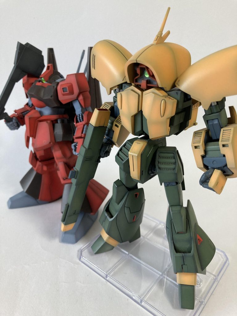 撃墜したのか、撃墜されたのかパースが効いてアッシマーがかなり大きく見えてますが、実際はそんなに大きくありません