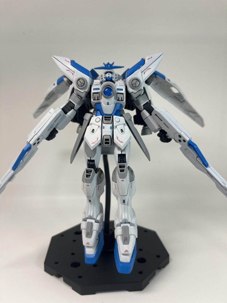 筋彫りや改造は一切せず、色変えのみですマスキングテープをして塗り分けするのがめんどくさくて、今回もマスキングテープなしです…よく見るとはみ出てる箇所が…