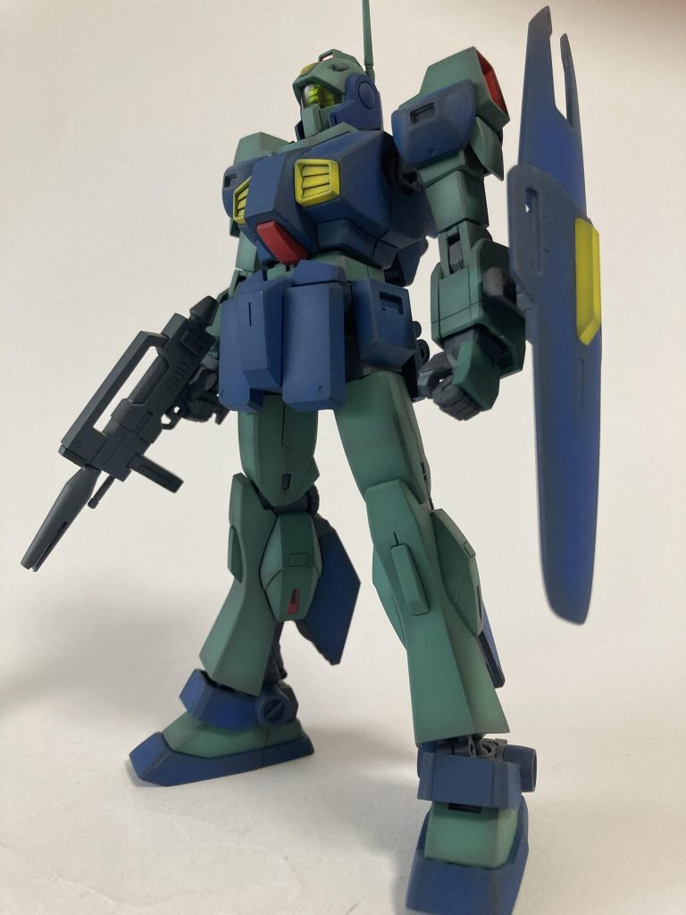 スラっとしたスタイルに改造定番の手首カバーを自作