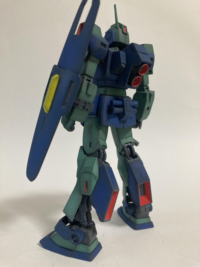 スラスターの赤等、地味に塗り分けが面倒…