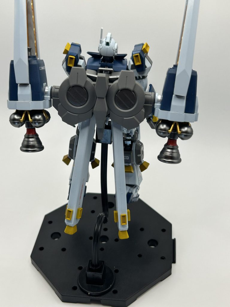 バック。パックパックはナラティブB装備を軸に、ジオングの腕をメインに使ったビットを装備しています。本当はこのビット前回の赤いガンダムの改造に使う予定でしたが、フルアーマーにしてしまったので今回のゲルググの装備になりました　笑 