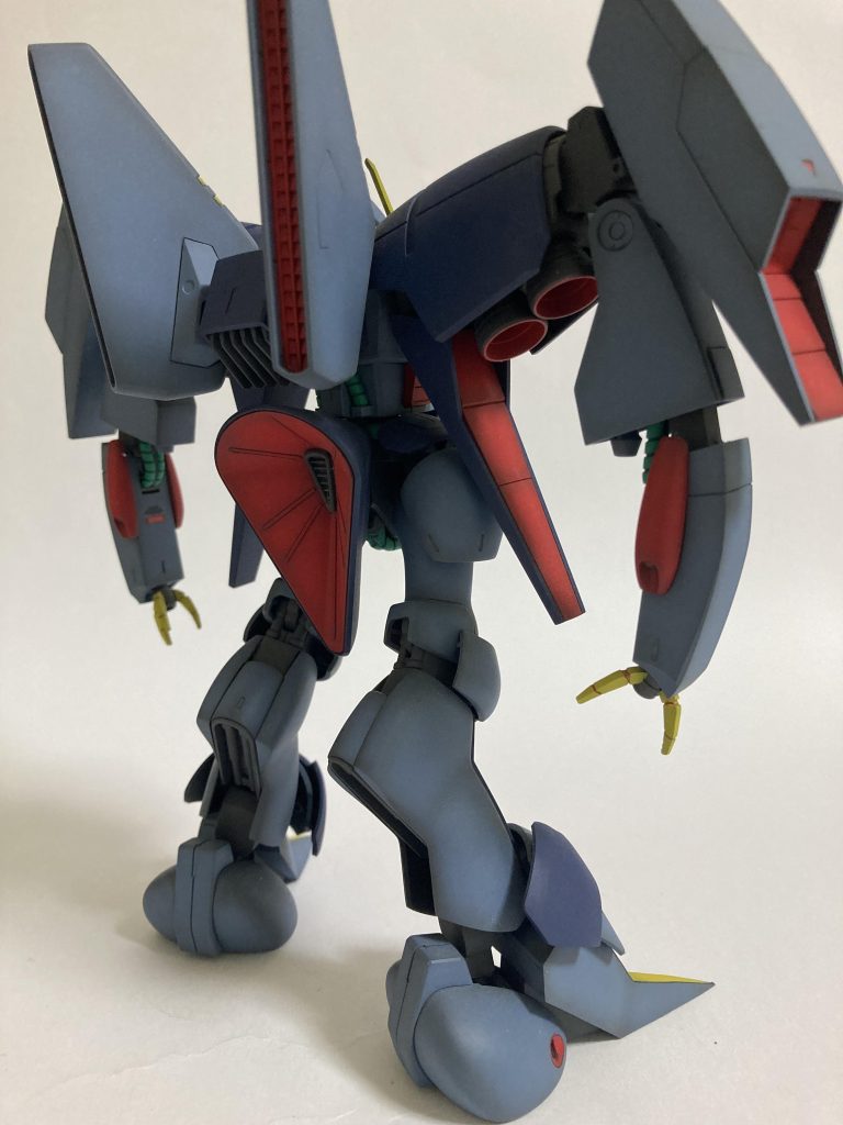 バックパックのフィン状のブースターが肩にめっちゃ干渉するため、5mmくらいスペーサーを入れて逃しました