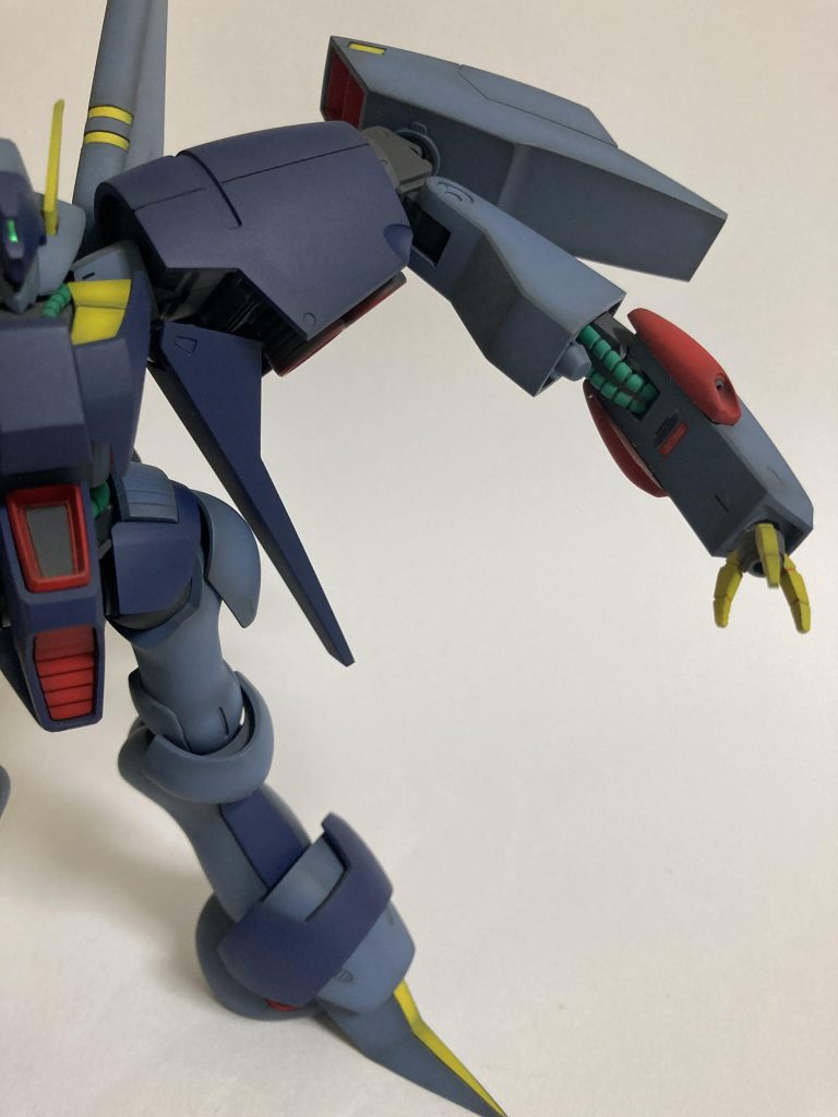 もちろん左手も作り直し(右は開いて、左は若干閉じた感じにしました)