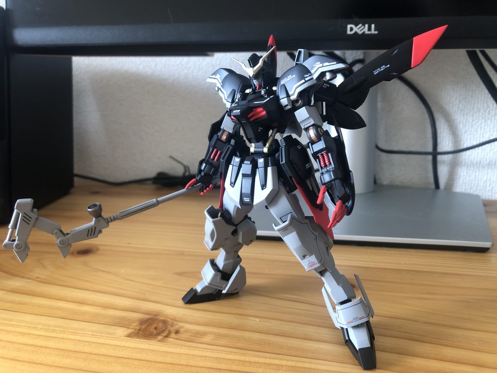 デスサイズの角度がついた持ち手はグレモリーの平手に合うようにプラ板で爪を追加してます