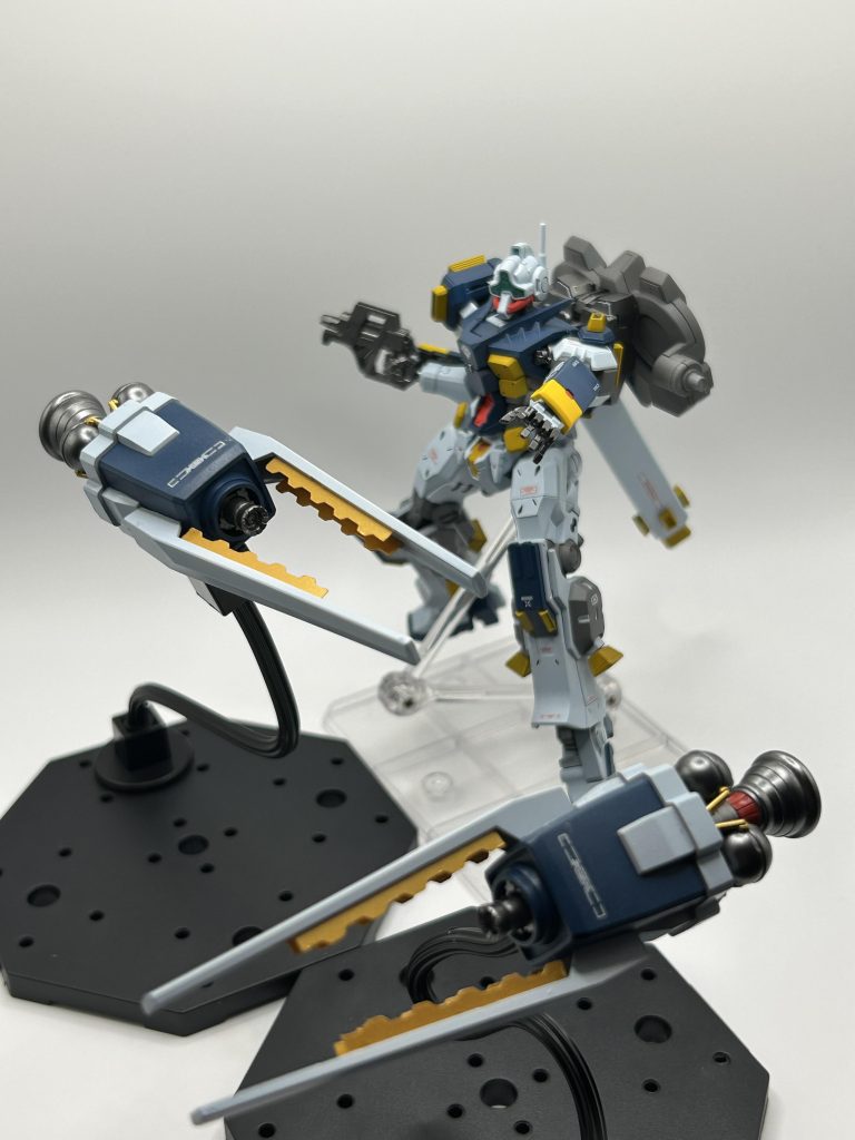 ビットはもちろん射出できます！赤いガンダムの物よりも大型な分出力も高いんじゃないかと思ってます。