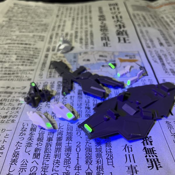 削る→スプーキーグリーン塗ったアルミテープ貼る→レジンで埋めるとこんな感じです。（2枚目）