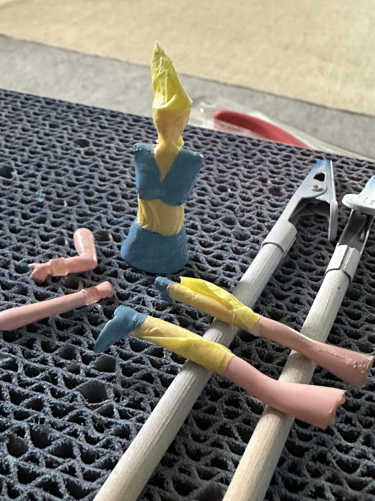 そして、某食玩のギャンさん。「なんか、良いもの持ってるわね、ちょっと貸してくれない」って天の声が聞こえて来たとか来ないとか？