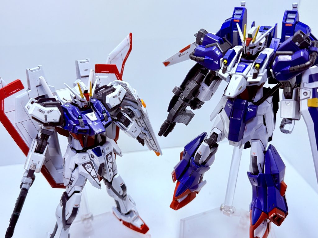 ストライカーパックが共有の為、一部増加装甲が装着可能。