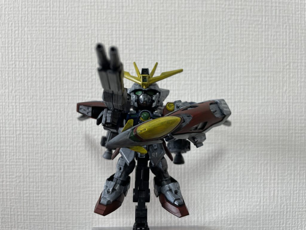 5色分、系10色を荒めに塗装してウェザリングしたような見た目に。