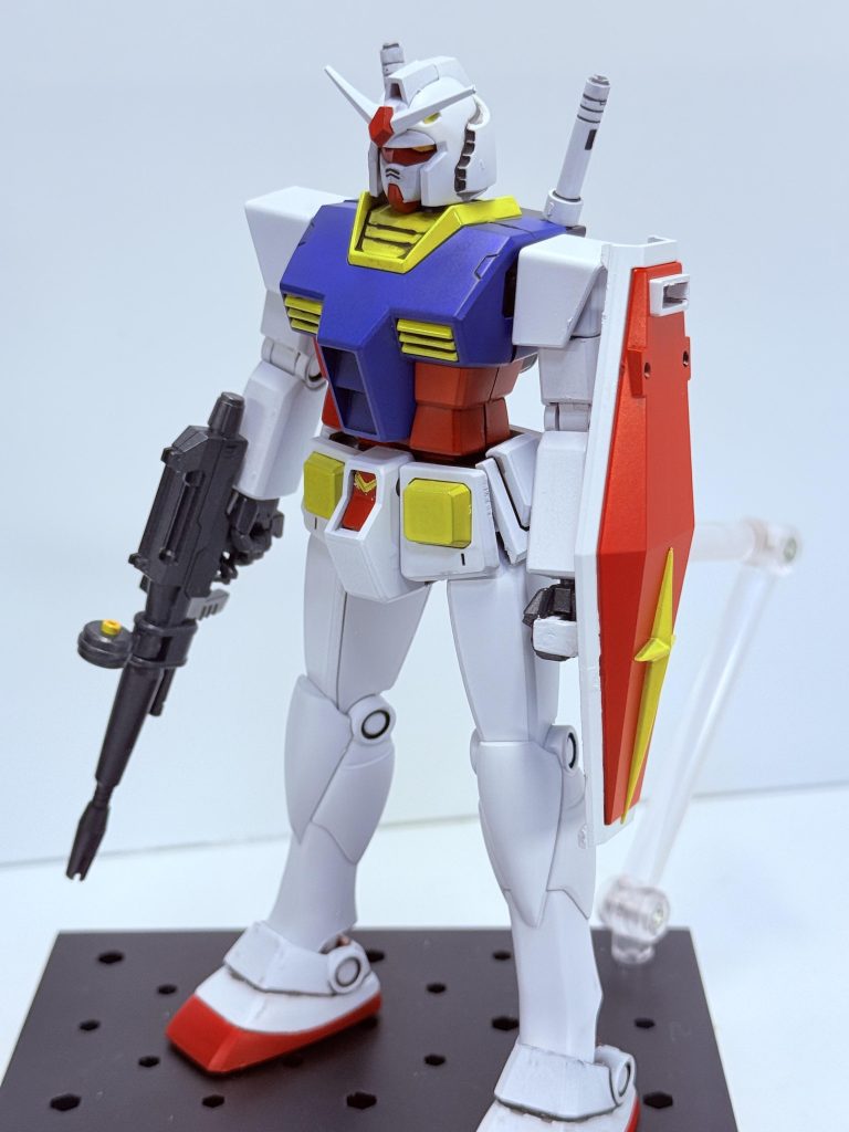 胴体と腰はHGUC  No.21ガンダムを使用したことで頭の大きさがちょうど良くなりました。