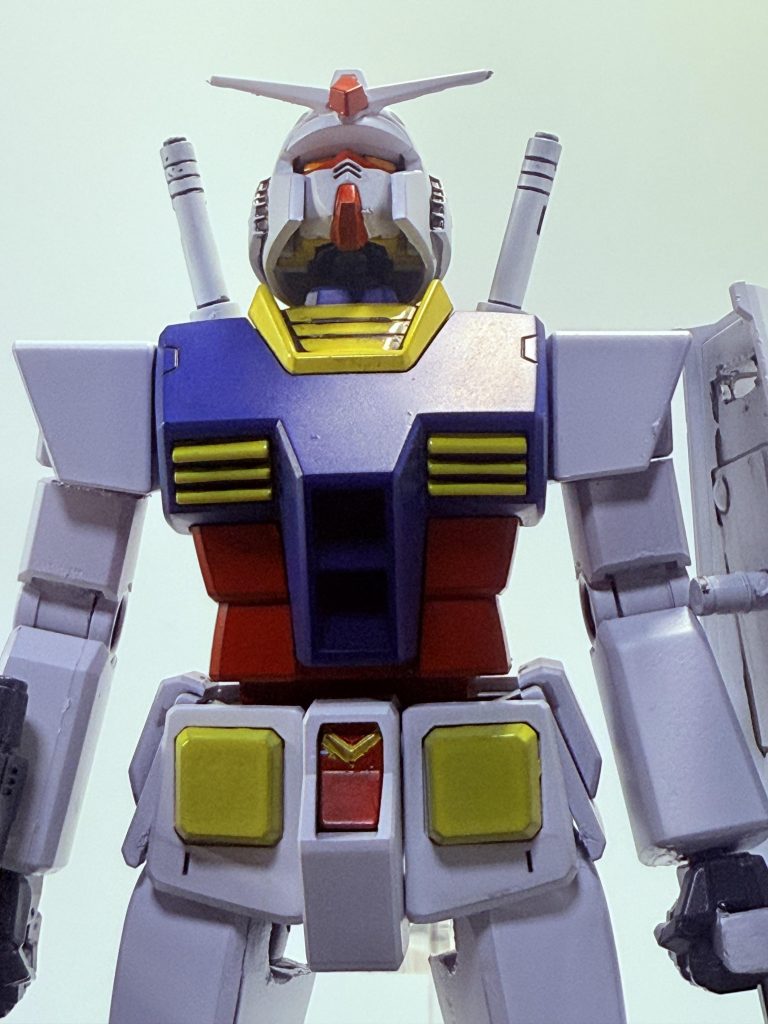 顎引きはそれほどではありませんが、見上げるとここまで動きます。