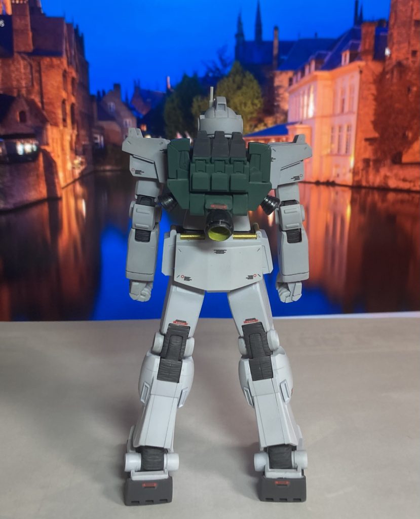 主な改造ポイントは頭部、肩、ボディ、バックパックが大きく変わってます。ですが自分が最も気を使ったポイントはスタイルで、元キットのマッシブな印象から細長いスラッとしたスタイルに調整をするのがとても大変でした。又フロントアーマーに貼ったスパルタンのマークはこだわりポイントです。