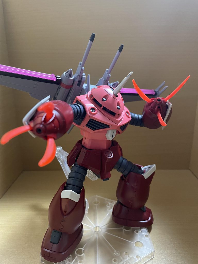 箱に載っているポーズをとらせたり