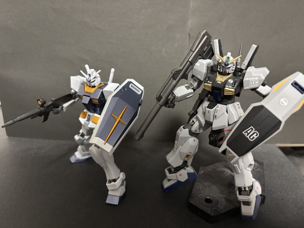 イメージしたのはこちら。HGリアルタイプガンダムマークⅡです。赤みを排除しました。全体にサフを吹き、ガンダムマーカーエアブラシシステムにて全塗装しました。