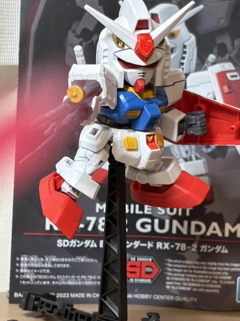 Gジェネ「ガンダム(EX)」のビームライフルっぽいポージングで。ポージングしてて思ったんですが、こいつ全く動かねぇ…。これが私の限界ですね。