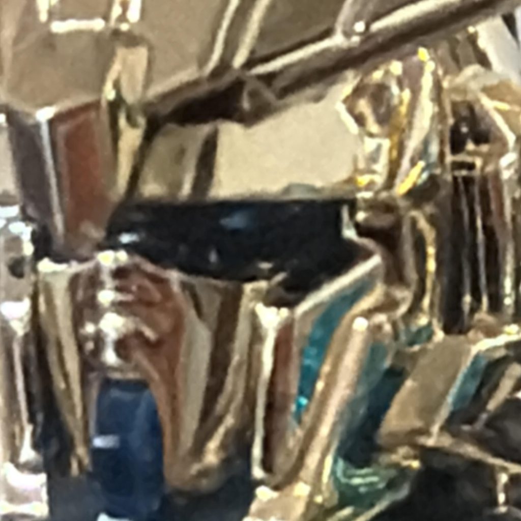 顔は前の目周りと上部カメラは塗りました。目はあえて塗ってません😅