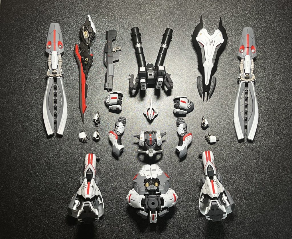 最後の組み立て作業でこういうふうに並べて置かれてるとなんだかワクワクしますね。