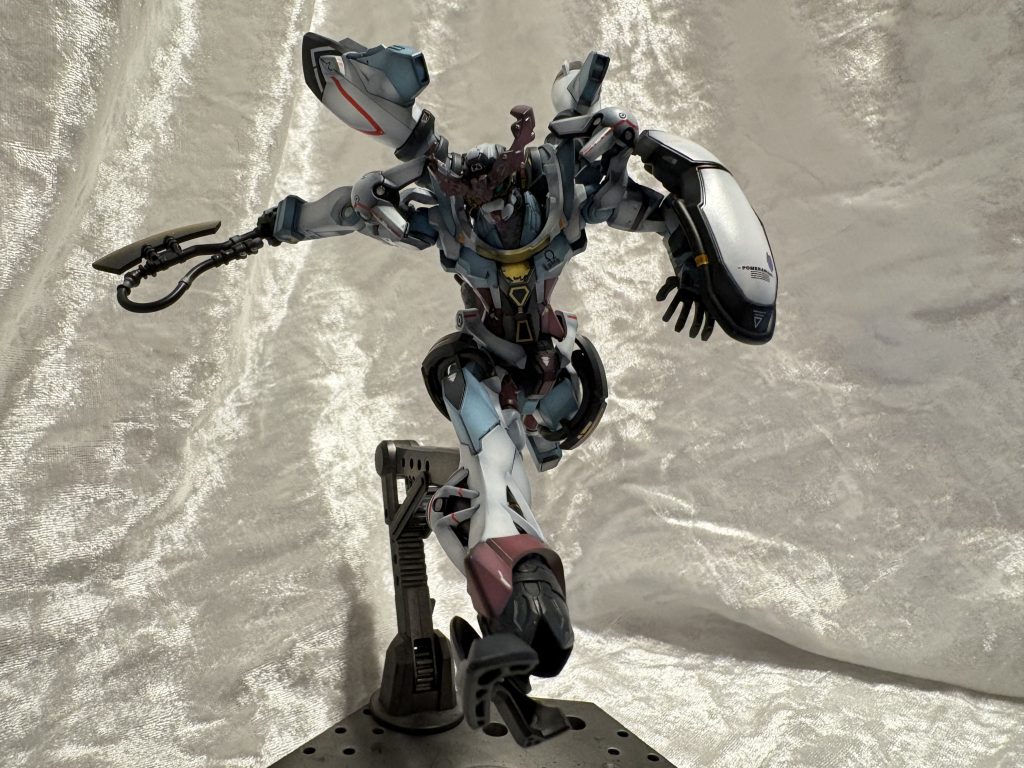 写真の撮り方に難ありですね。影ができてしまう。しかし良く動きますね！相変わらずバンダイさん素晴らしいです✨✨