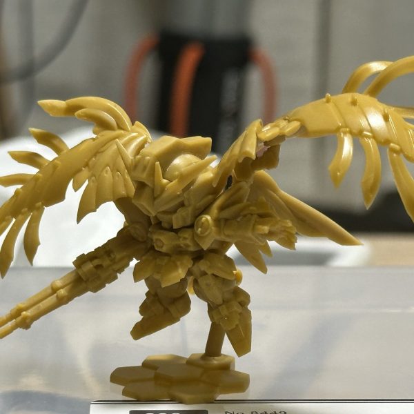 スペリオルディファイン！合わせ目消し、表面処理終了！このまま塗装しとけばよかったのですが腕のポーズを変えようと刻みすぎて失敗‥急遽おゆまる複製してなんとかすることに（1枚目）