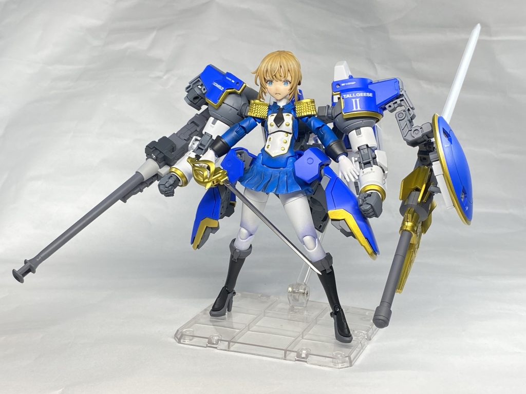 正面。他の方が製作されたトールギス2を参考に一部ゴールドで塗装してみました。髪のみ水性の筆塗りにて仕上げてます。トレーズ様っぽい髪色をめざしたつもりです。