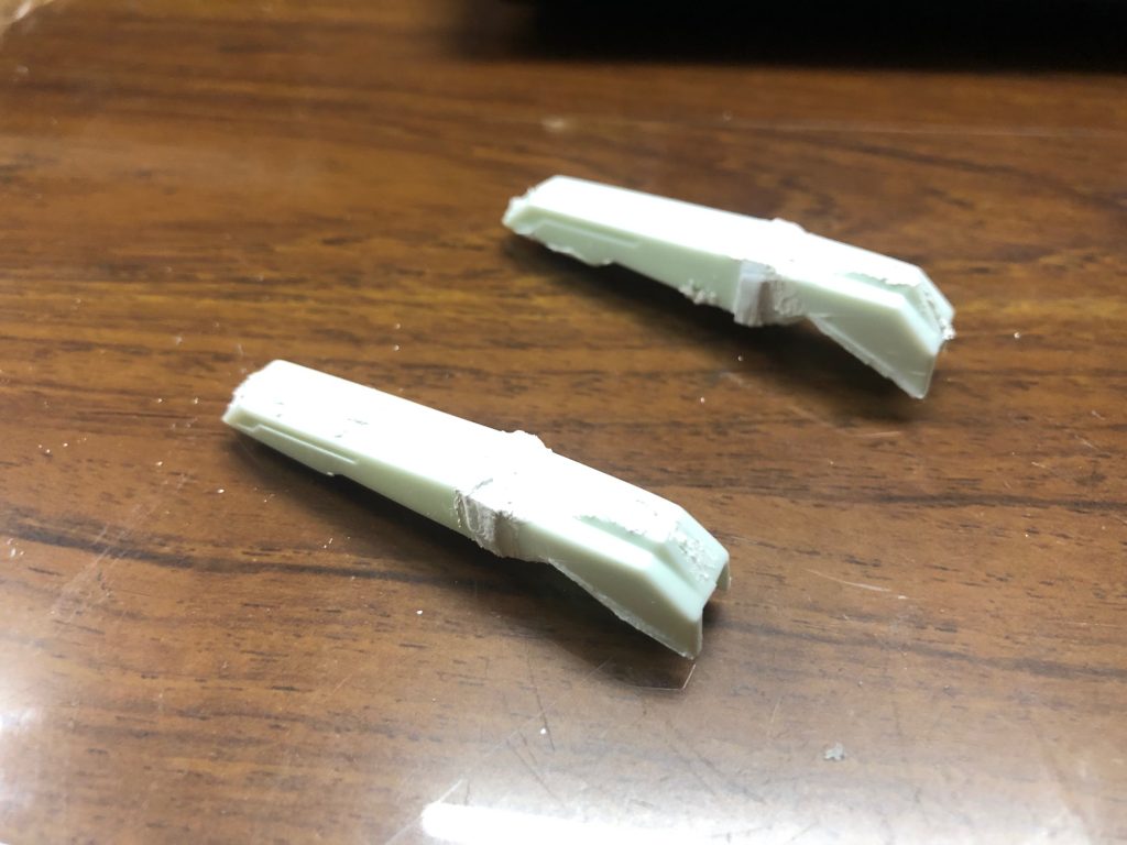 膝のバーの延長と可動させるため、分離