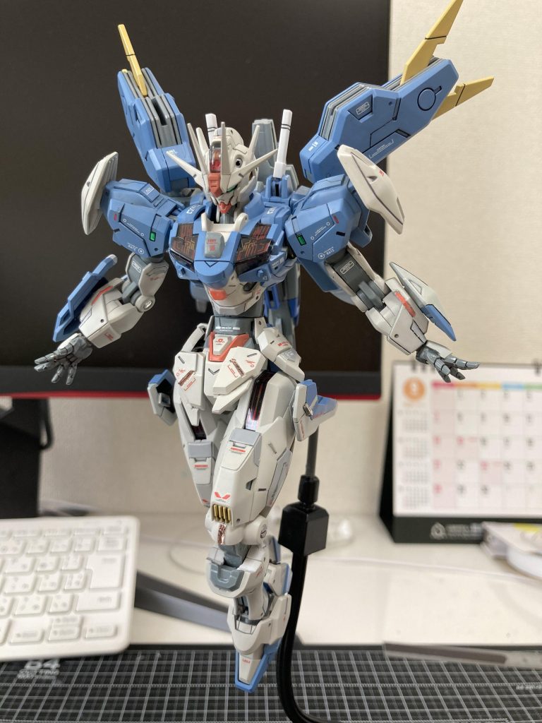 開き手は、RGのゴッドガンダムから。丸いジョイントはエアリアルを付け直してます。