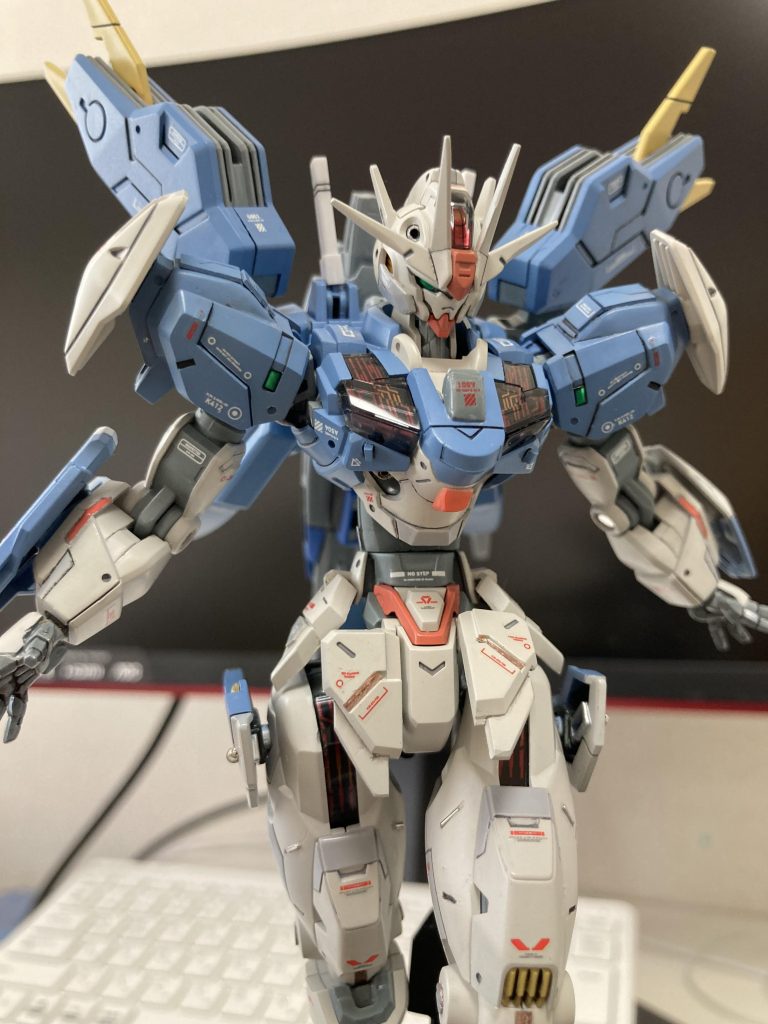 腰の2mm延長、メタルパーツ使用、腰部アーマーの延長、スジ掘りと、やらしてもらってます。