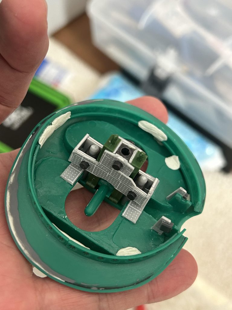 ボディは後で開けられるように、ポリキャップユニットを自作して組み込んでいます。