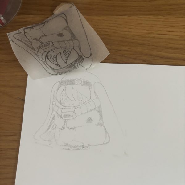 用意する物スマホ　（液晶パネルならＯＫ）トレーシングペーパー（ 画材屋 か ダイソー に 有り ）プラ板　板厚１ミリ以上（ セリア １ミリB5 二枚入り 110円 ）長板状スポンジ紙やすり 3種類♯240  400  600番（セリア ダイソー）シャーペン　0.５　芯ABかBスプーン　（ヘラ代わり）マスキングテープ か ガムテープ（ 紙の固定用 ）①液晶画面に画像 を 作る大きさで固定②うまい事トレーシングペーパーを固定（画像が動くので再度固定できる様にする事がポイント）③シャーペンで優しく なぞる （点描の様にとんとんするタッチ）④写したトレパーを裏にして白紙に乗せて また なぞる（仕上がりの線なので丁寧にする事）これで 転写紙 が 完成 しましたね ^_^⑤プラ板のつるつるの表面 を 荒240〜400〜600番の順に慣らして艶消し状態に（とても写しやすい下地になるので重要です）⑥艶消し状態のプラ板に慎重に転写紙を固定してスプーンで撫でる様に擦り倒します^_^笑※転写紙がよくズレるので再度確認しながら転写して下さい。転写が完了しましたら自分を褒めてやって下さい！お疲れ様でした♪(*´ω`*) （4枚目）