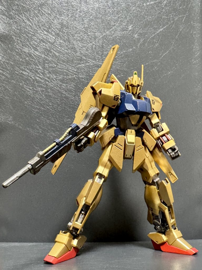 初めての全塗装だったので反省点も色々ありましたが楽しく組めました レッドゴールドティターンズブルーガンダムレッドヘビーガンメタリックを使用しました！   暫くはGMASを頑張って使いこなしていきたいです