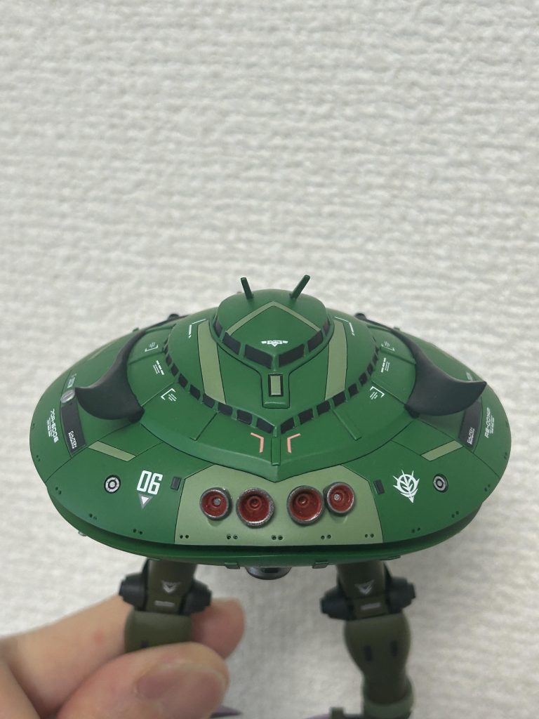 背面には大型バーニアを追加しました。モールド掘り直し、筋彫り追加、メタルパーツ埋め込みなどしています。