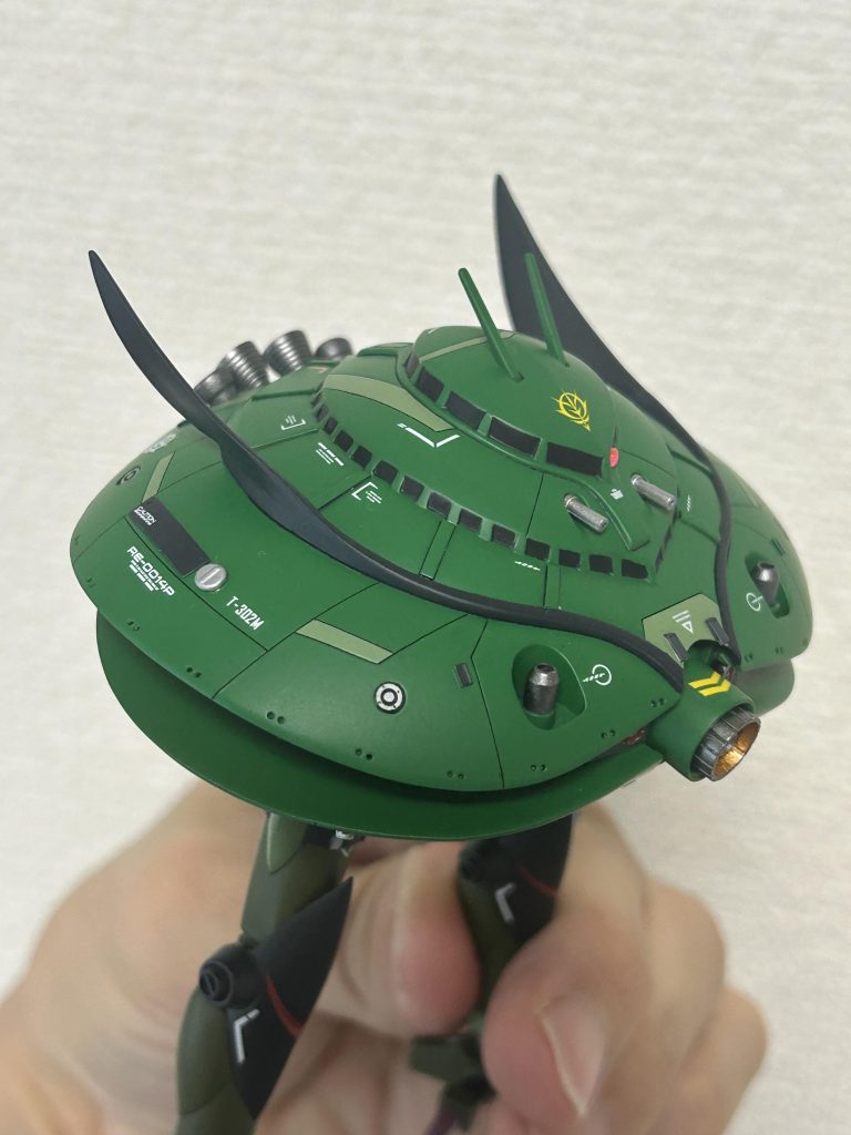 サイドショット多数ある窓は筆塗りです。頑張って綺麗に塗り分けました!