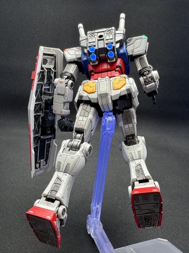 バックショット…バーニアは蛍光クリアーで塗装したのでUVライトで青く光ります