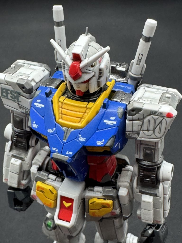 青も濃淡分けたのだけど、わかりづらい…黒/白下地に上からコバルトブルー…半分クリアー混ぜた方が良かったか？黄色は色々試して最終的に濃い黄色はオレンジイエローの下地、薄い方は白の下地にして、上からガンダムイエロー赤は黒/白下地に上からガンダムカラーのレッド