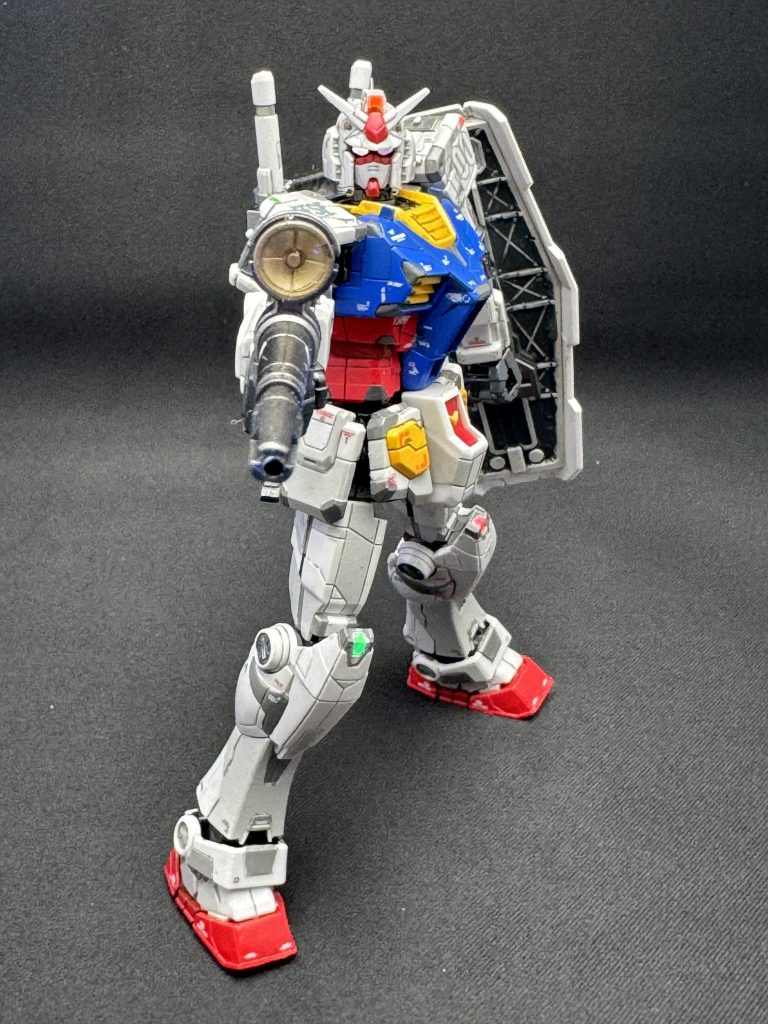 ビームライフル、シールドは超合金の横浜ガンダムを参考にして塗装した…