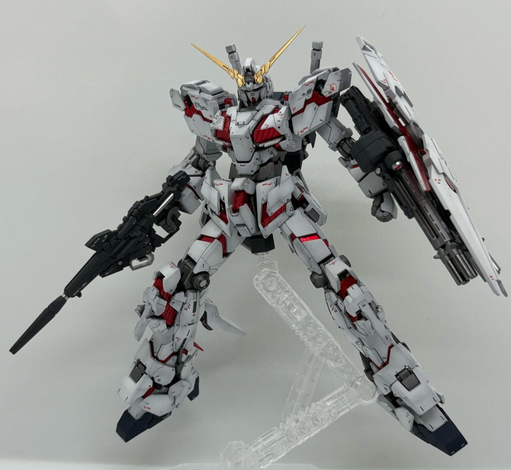デストロイモードの写真が一部装甲が閉じた状態の写真を間違えてアップしてしまっていたので、2枚ほど差し替えさせていただきました。