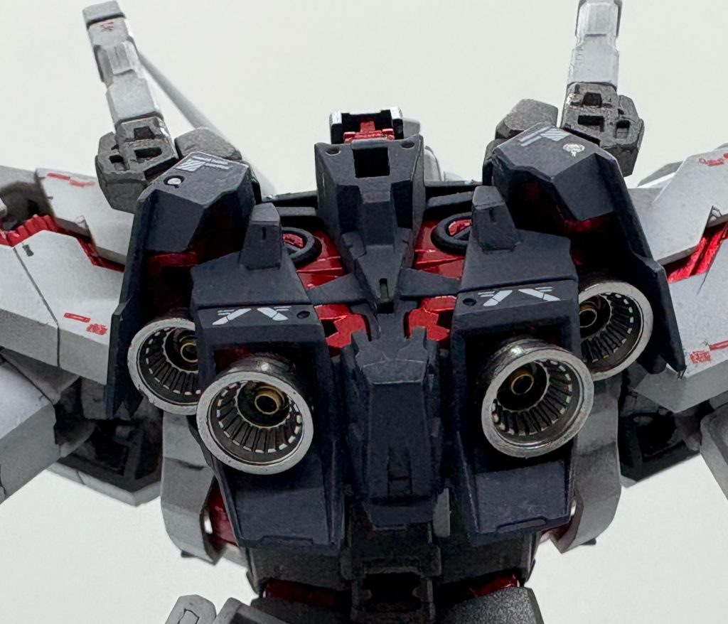 バーニア内部の写真撮り忘れていたので、追加しました！写真はバックパックの4基だけですが、リアスカートアーマー、ふくらはぎのバーニアも同様に加工しています。