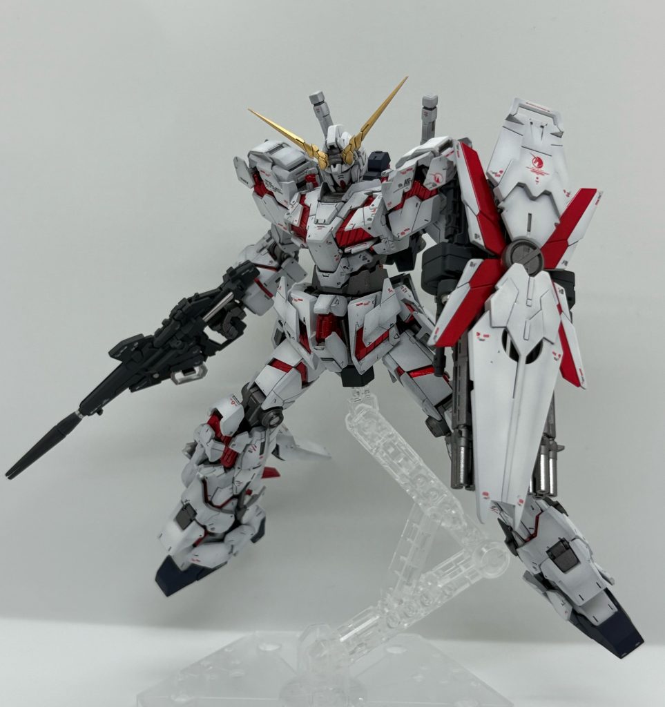 アドヴァンスドMSジョイントがめちゃくちゃ稼働が渋いのでシリコーンスプレーで動かしやすく。サイコフレーム等、塗膜がやられそうな部分はクリアランス確保→塗装→モデリングワックスで剥がれ対策。