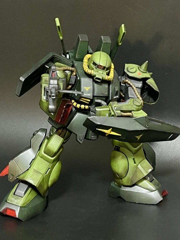 てことで今回はMGハイザックでした！え！この重武装と重厚感めちゃくちゃかっこよくないですか！？久しぶりに作るザクの系譜でしたが量産機からしか得られない渋みをたくさん摂取できて最高でしたね。 さて、次回ですがZシリーズから寄り道しようと思います。Ver.Kaを作りたい欲が抑えられないんですよね。味方機を作る気がサラサラ無い自分ですのでサザビーを先月作った今、作れるVer.Kaは残り2種…いったいどっちになるのやら…！ではまた👋