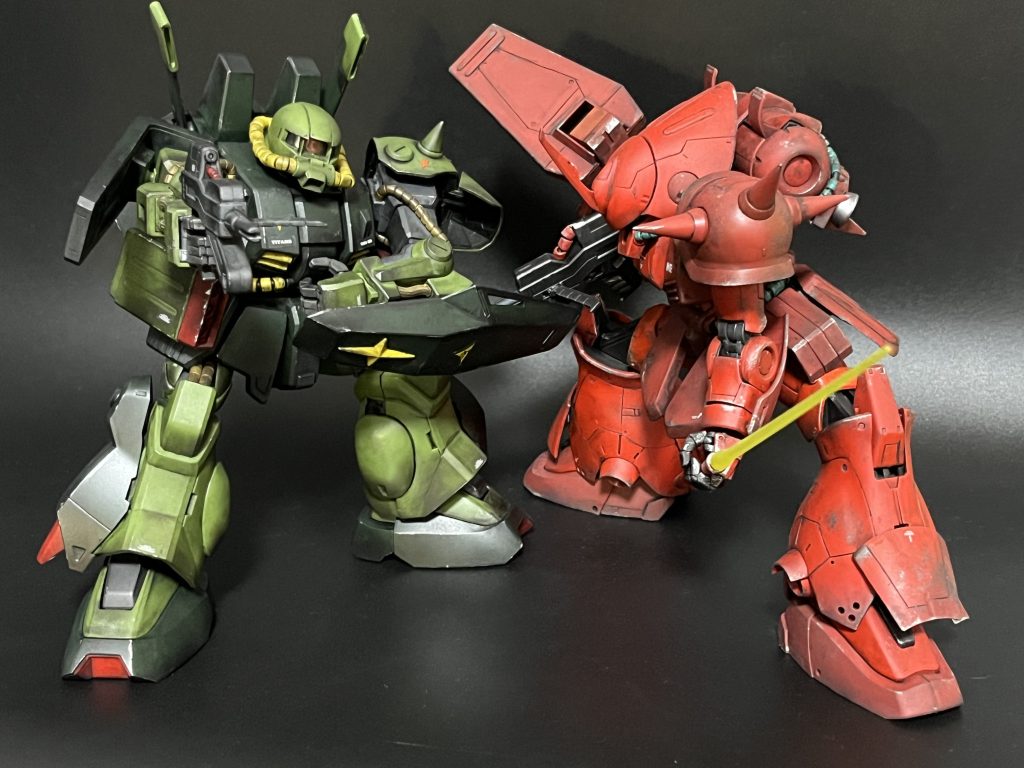 うちのマラサイとも並べてみました。量産型コンビ、いいですね。趣味は合わないけどなんだかんだウマは合って的確な連携をぶつけてくるタイプの強敵感。