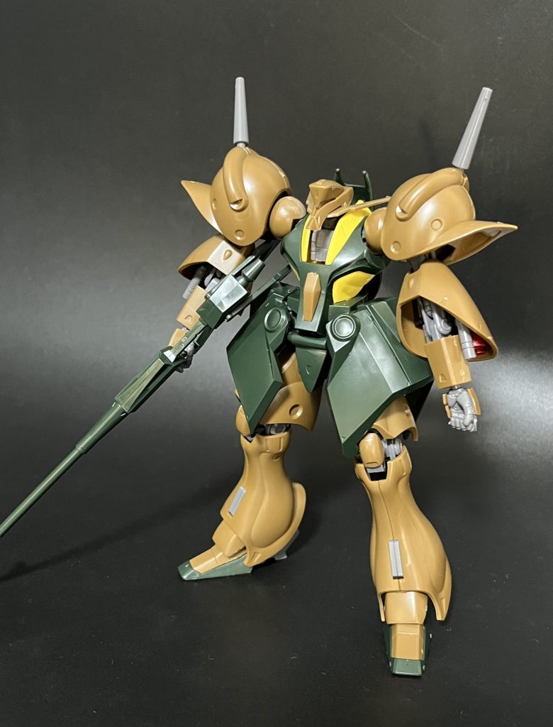 まずは素組みから写真上の色と実際肉眼で観た色とで何故か差があるのですが肉眼で見た色は写真の色よりかなり濃く見えました。ガッツリ茶色って感じです。もう少し明るいイメージがありますのでここは塗装して変更していこうと思います。あとは色分けがあまりされてないキットですのでちょいちょい部分塗装して行こうと思います!