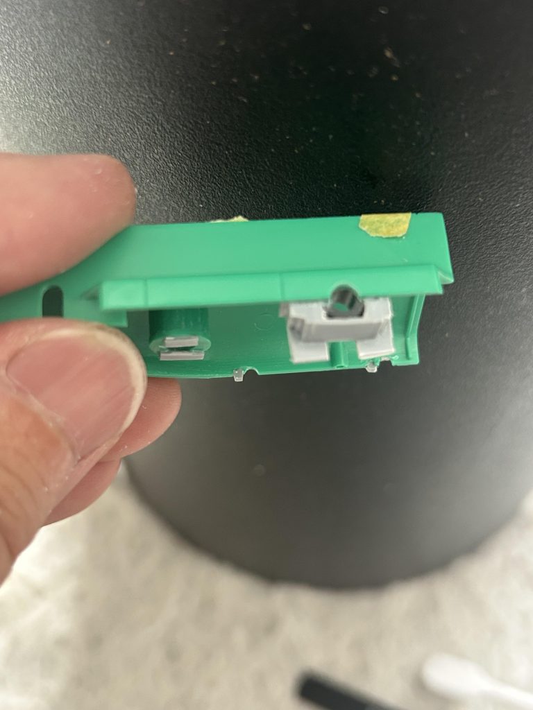 大きな改造はしていません。台座の取り付け部分にはポリキャップ埋め込みました。