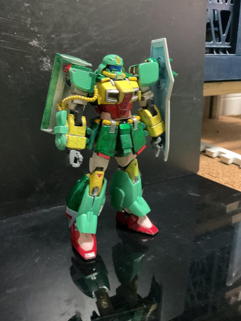 コクピット周辺と腕部分は作業では邪魔になる為、増加装甲を開発していない。その欠点としてザフト軍の運用する装備をそのまま手を加えずに使用する事ができるように右腕と背中の装甲が直接サプライケーブルで接続されている。その為、ザフト制装備の左手使用はできない。最初のうちはほぼ必須となるケーブルであるが、教育型コンピュータ『ミラー』が情報を解析する事ができれば、必要ではなくなる。バックパックの装甲があれば、このダガーはウィザードシステムを装備する事が可能となっている。