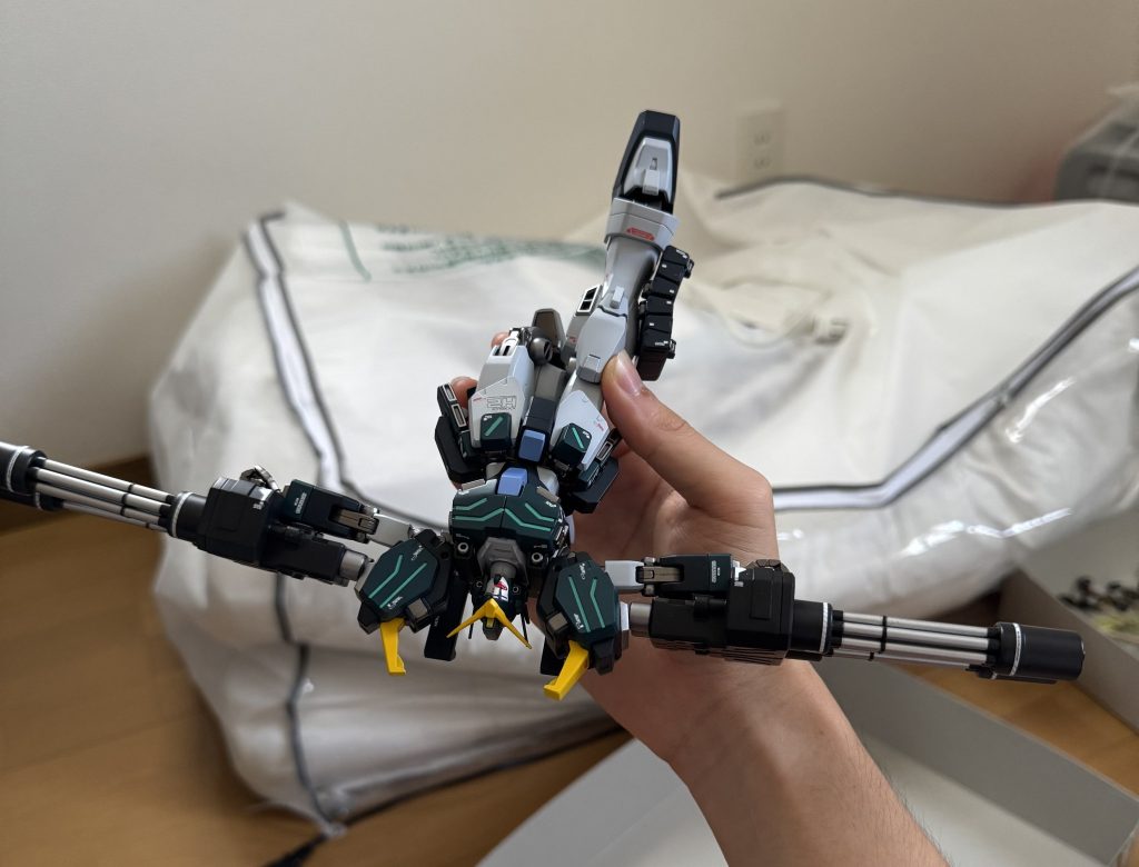 適当に何枚かポージングをヘビーアームズといえばコレ①宙返りのやつですね。ピエロのマスクがとても似合ってる。