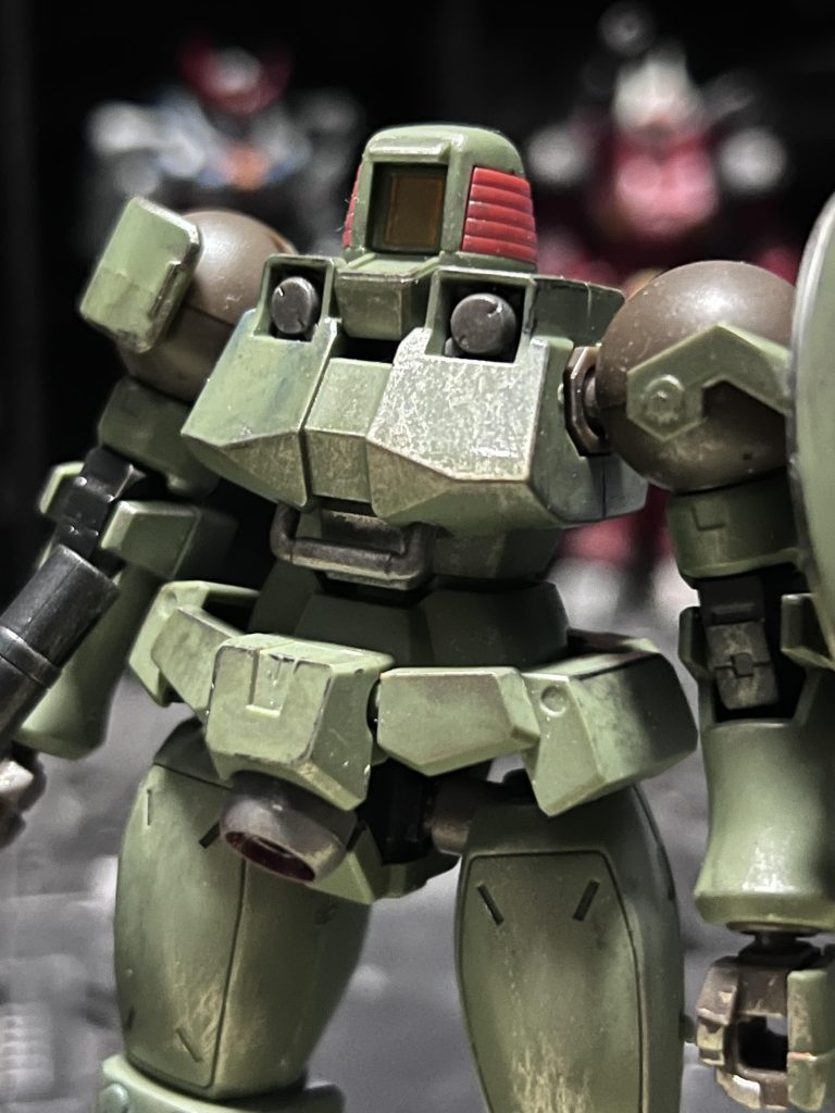 良い感じにウェザリングができた胸部使い込まれて塗装が剥げた感じ