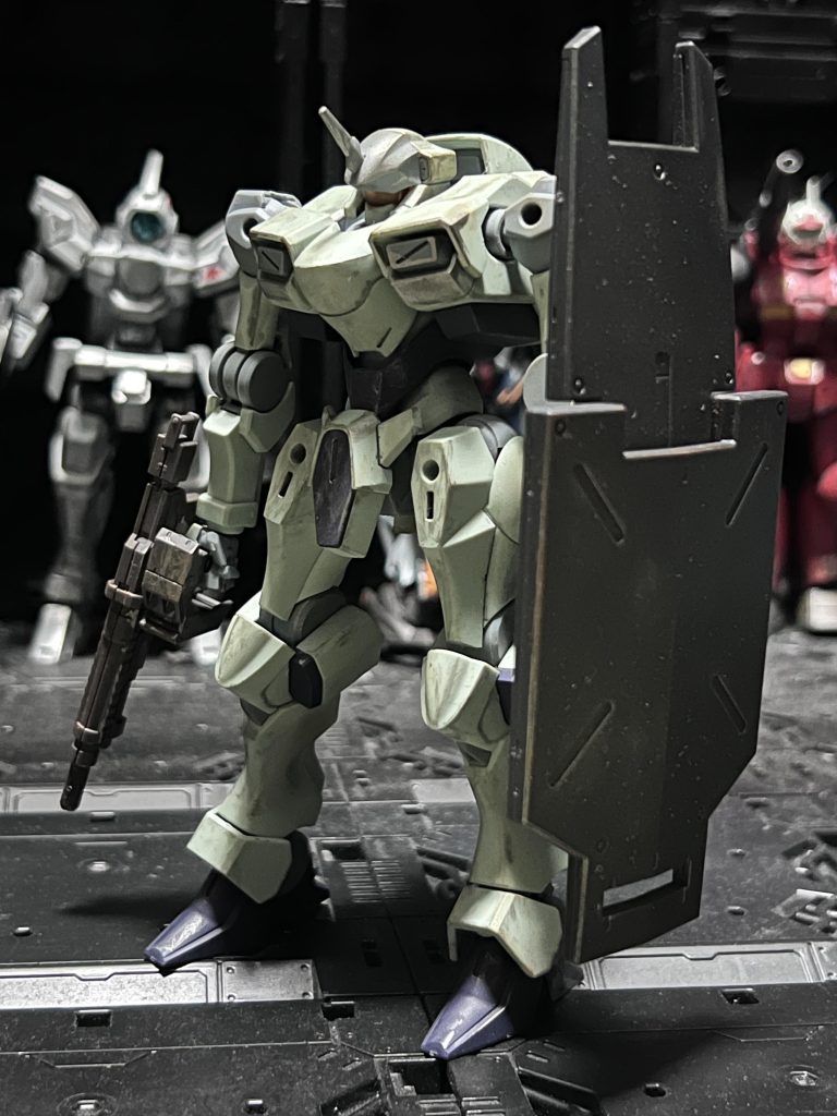 地上に配備されているザゥオートをイメージして汚しました良い感じに草臥れているはず