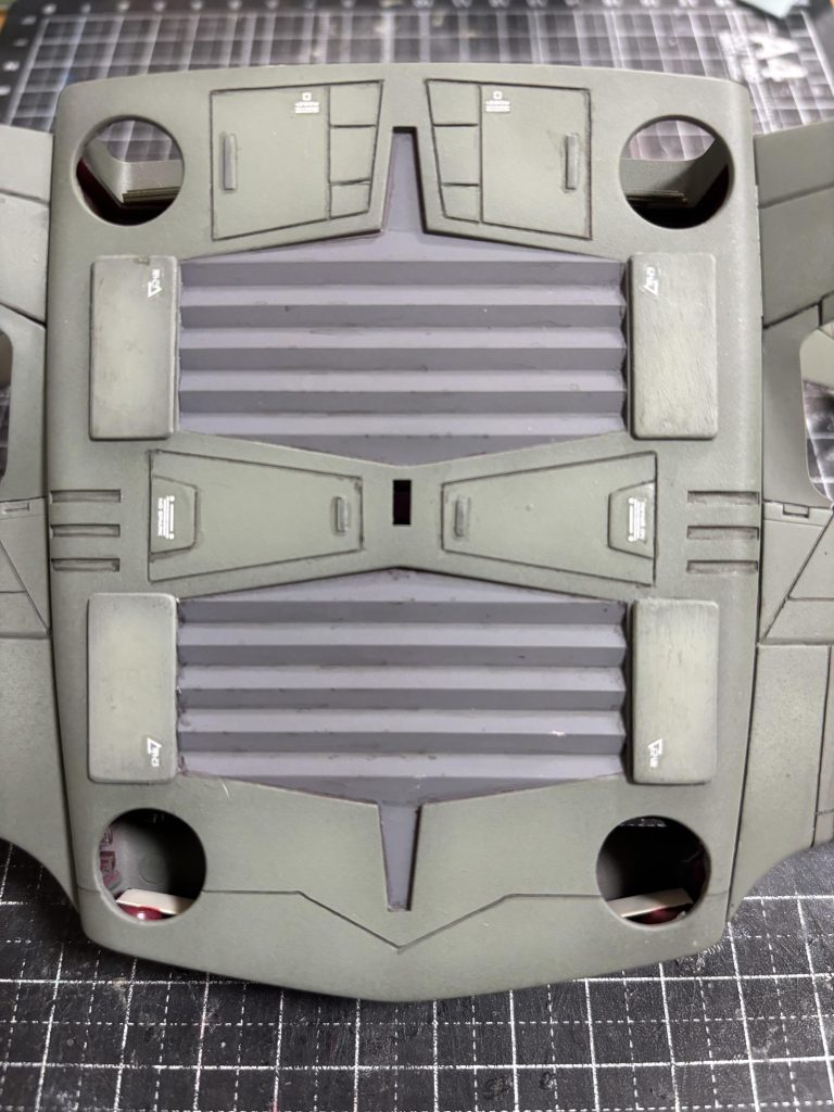 最初は○とこから、ランディングギア構想してたので、くり抜いてしまってました😭😭結果、別パーツとなり○パーツの塗装が楽ちんだったから🆗かな👍ところでこの○とこは、何なんでしょ?何かのセンサー??