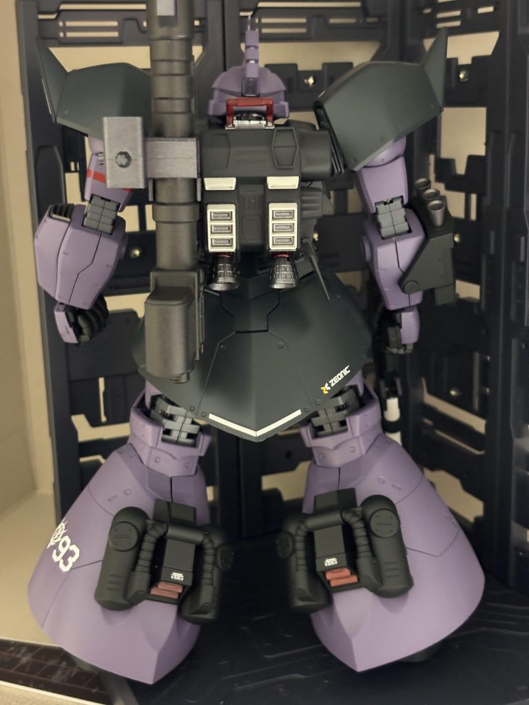 バックビューロケットランチャーを懸架プロペラントタンクを装備